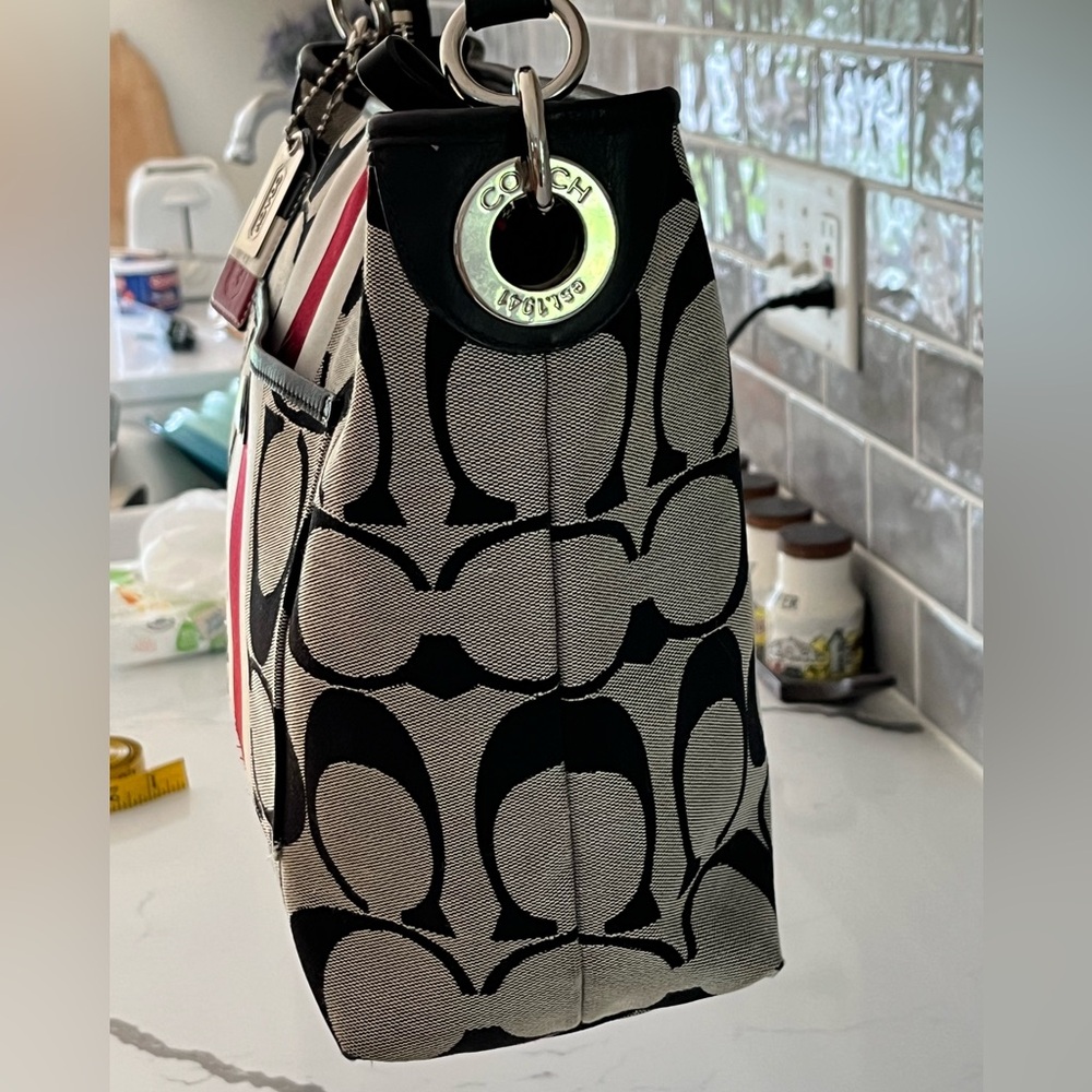 Coach Black and Red Signature Bag - Picture 3 of 16